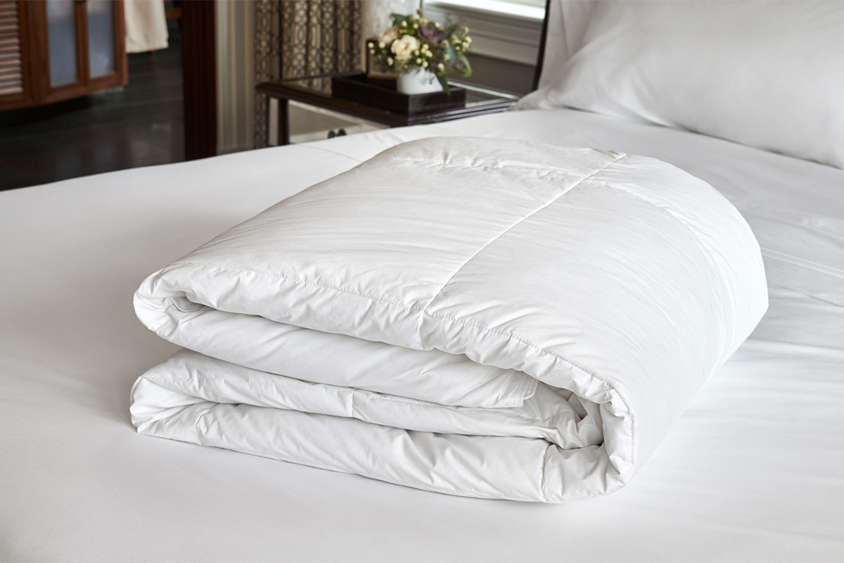 Courtyard by Marriott Bed & Bedding Set  Shop Hotel Quality Linens, Pillows,  Duvets and More